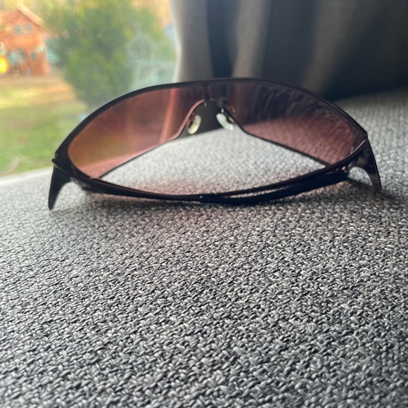 Oakley Sunglasses with Case - Picture 3 of 4